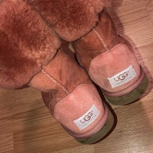 UGGS